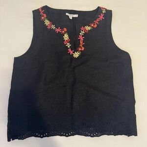 Linen Embroidered Scallop Hem sleeveless top with pink trim size medium